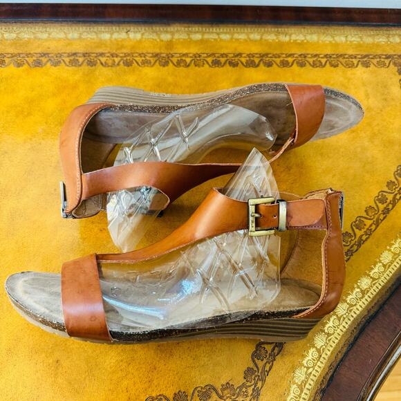 Kenneth Cole Great City Gal Toffee Cognac Vegan Leather Wedge T-Strap Sandals 8 - Picture 11 of 13